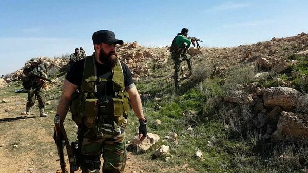 Quân đội Syria tấn công Trại Handarat giải cứu YPG ở thành phố Aleppo Quân đội Syria tấn công Trại Handarat giải cứu YPG ở thành phố Aleppo