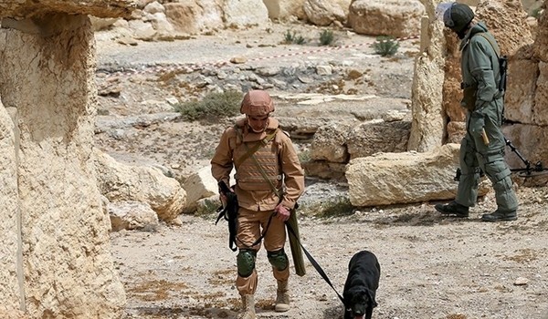Công binh Nga phát hiện một kho vũ khí lớn của IS ở Palmyra Công binh Nga phát hiện một kho vũ khí lớn của IS ở Palmyra