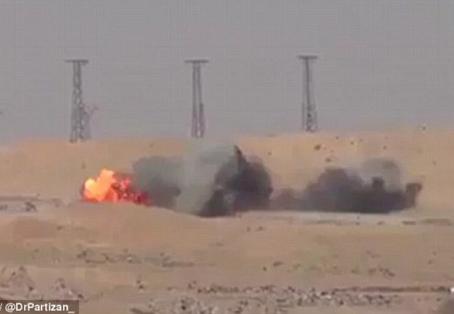 Video: Xem tên lửa Javelin Video: Xem tên lửa Javelin "thiêu" xe bom cảm tử của IS tại Syria