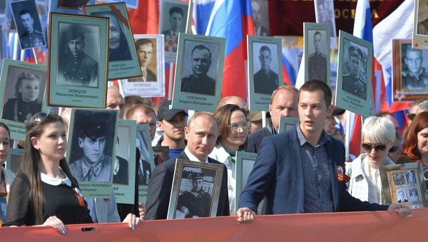 Tổng thống V.Putin tham gia đoàn diễu hành “Trung đoàn Bất tử“ Tổng thống V.Putin tham gia đoàn diễu hành “Trung đoàn Bất tử“