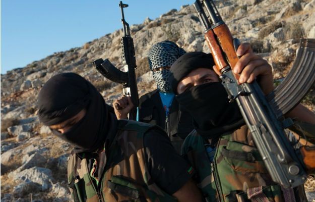 Video: Cái chết của binh sĩ Syria người Sunni trong tay Hồi giáo cực đoan Video: Cái chết của binh sĩ Syria người Sunni trong tay Hồi giáo cực đoan