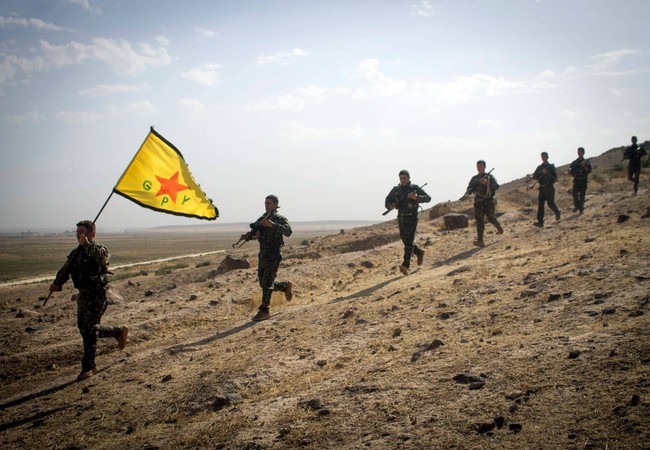 Quân đội Syria tự do (FSA) hành hình hai nhà đàm phán hòa bình người Kurd (Video) Quân đội Syria tự do (FSA) hành hình hai nhà đàm phán hòa bình người Kurd (Video)
