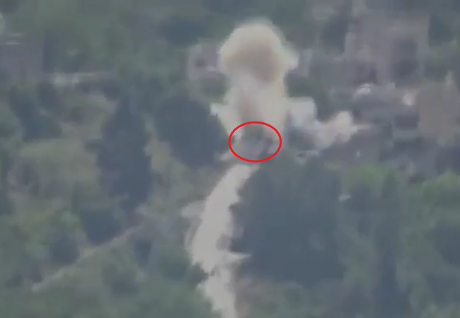 Video: Sai lầm của binh sĩ Syria khiến 24 người thiệt mạng và bị thương Video: Sai lầm của binh sĩ Syria khiến 24 người thiệt mạng và bị thương