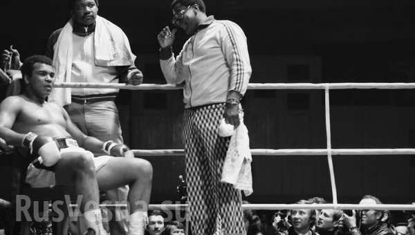 Võ sĩ huyền thoại Muhammad Ali qua đời (Video) Võ sĩ huyền thoại Muhammad Ali qua đời (Video)