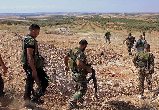 Quân đội Syria và SDF đồng loạt tấn công vào tỉnh Raqqa Quân đội Syria và SDF đồng loạt tấn công vào tỉnh Raqqa