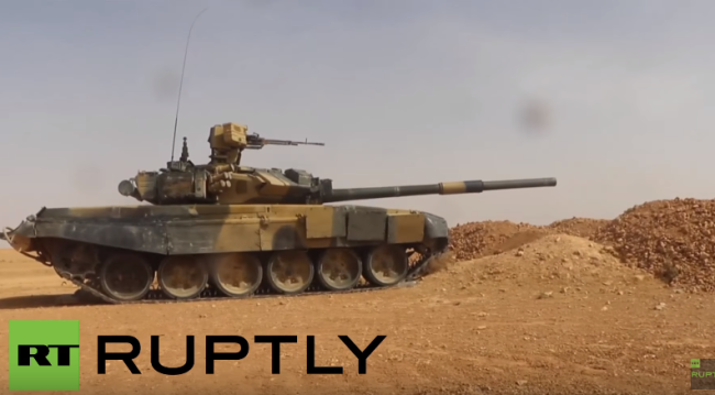 Video: Lực lượng vũ trang quân đội Syria tấn công trên sa mạc tỉnh Raqqa Video: Lực lượng vũ trang quân đội Syria tấn công trên sa mạc tỉnh Raqqa