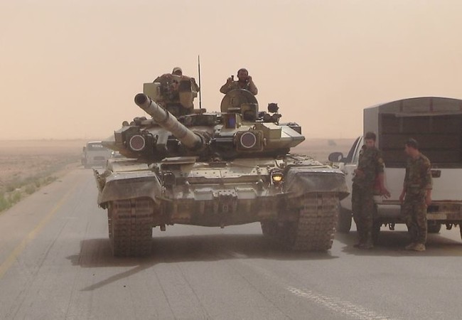 Quân đội Syria bẻ gãy cuộc phản công của IS trên hướng Raqqa Quân đội Syria bẻ gãy cuộc phản công của IS trên hướng Raqqa