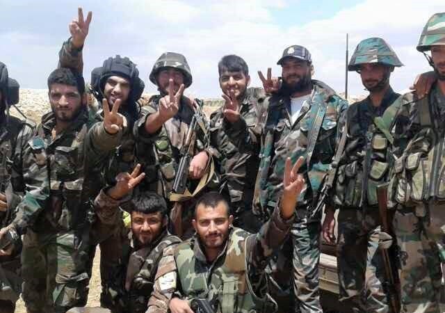 Quân đội Syria rơi vào tình trạng thủ động tấn công của tháng Ramadan Các binh sĩ thuộc sư đoàn 11 quân đội Syria