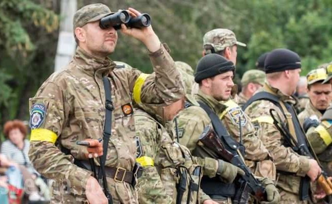 Quân đội Ukraine tiếp tục tấn công vào hướng chảo lửa Debaltsevo Nhóm binh sĩ Ukraine trong lực lượng ATO