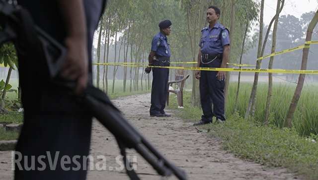 Tấn công khủng bố ở Bangladesh, 40 người bị bắt làm con tin Tại thủ đô Bangladesh, một nhóm vũ trang đã tấn công nhà hàng, bắt giữ 40 người làm con tin