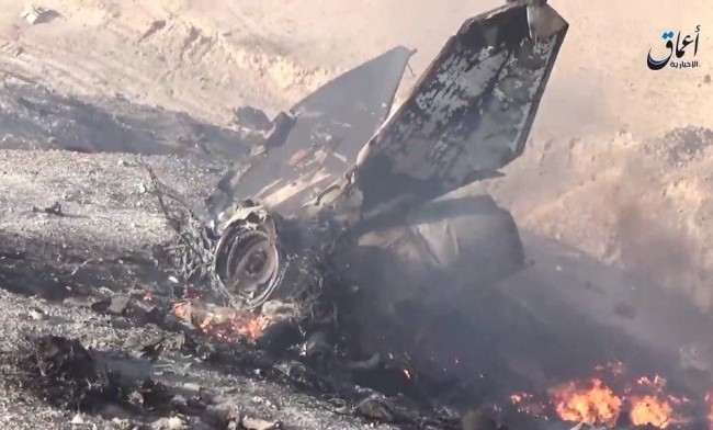IS lại bắn rơi một máy bay MiG-23 quân đội Syria (video) Chiếc MiG - 23 không quân Syria rơi cháy nát thành mảnh vụn