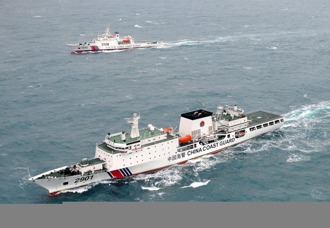Trung Quốc tung tàu hải cảnh khổng lồ cho “cuộc chiến đâm húc” ở Biển Đông Hai tàu hải cảnh 2901 và tàu hải cảnh 2502 đang hải hành trên vùng nước biển Hoa Đông