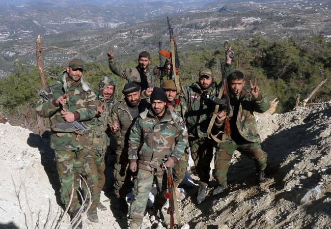Quân đội Syria giành nhiều địa bàn quan trọng ở Latakia (Video) Các binh sĩ quân đội Syria trên chiến trường Bắc Latakia