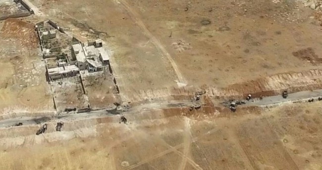 Video: Cuộc tiến công thất bại của nhóm Hồi giáo cực đoan ở Syria Quang canh một số trang thiết bị quân sự của lực lượng Hồi giáo cực đoan bị tiêu diệt ở Aleppo