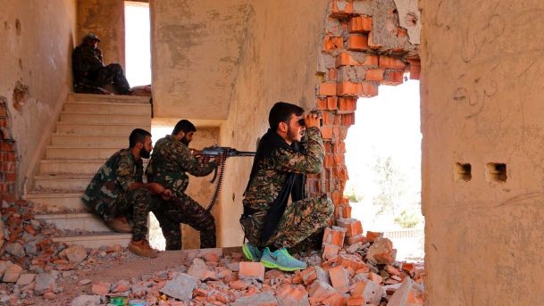 Lực lượng SDF chiếm khu phố al-Kajli, thành phố Manbij, giải cứu 1500 dân thường Chiến binh người Kurd
