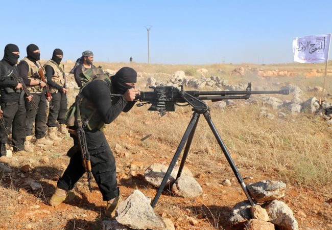 Lực lượng Hồi giáo cực đoan Syria tấn công những người hạ vũ khí (video) Chiến binh Hồi giáo ở Daraa