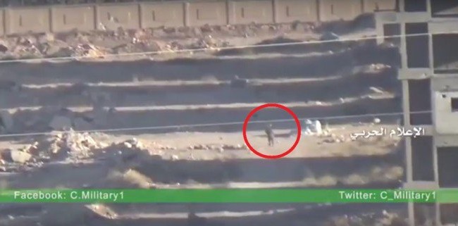Tấn công thất bại, lực lượng Hồi giáo cực đoan mất hàng trăm tay súng ở Aleppo (Video) Chiến binh Hồi giáo cực đoan tháo chạy ở miền Nam thành phố Aleppo