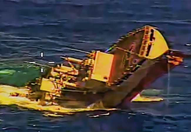 Tàu ngầm Canada đánh chìm tàu Mỹ bằng một ngư lôi Mk - 48 (video) Tàu EX-USNS Concord bị đánh chìm bằng một ngư lôi Mk - 48