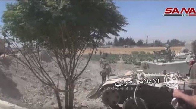 Video: Quân đội Syria đánh chiếm làng Hawsh Nasri Quân đội Syria tiến vào làng Hawsh Nasri
