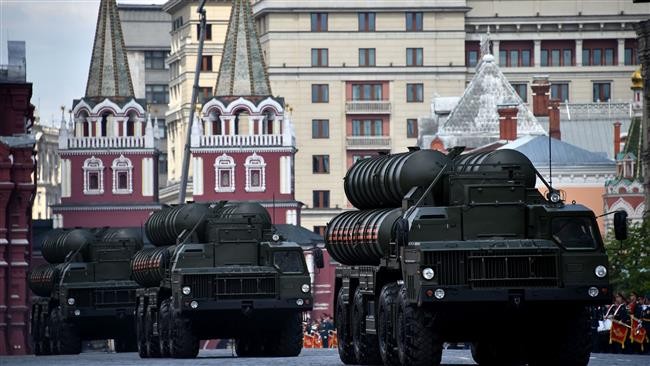 Nga triển khai S-400 tại Crimea trong bối cảnh căng thẳng với Ukraine Hệ thống tên lửa phòng không S-400 tham gia diễu hành trên quảng trường Đỏ