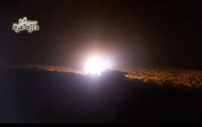Máy bay Nga không kích ác liệt tại thị trấn Darret Izza thuộc Aleppo - VIDEO Không quân Nga không kích ở phía Tây Aleppo.
