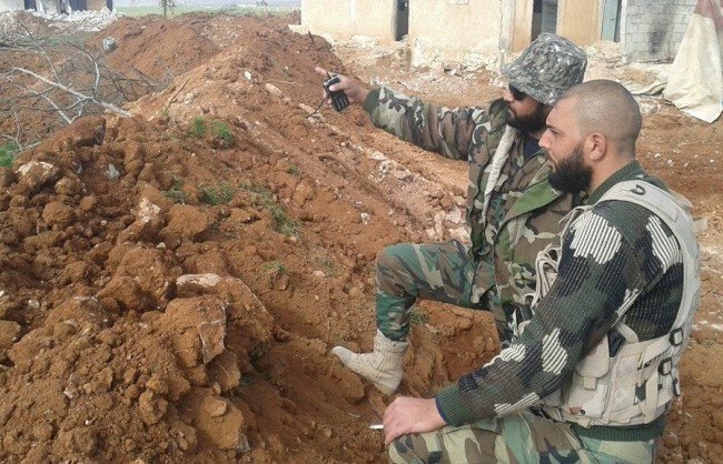 Quân đội Syria, Hezbollah giành được 80% quận Al-Hamdaniyah Các sĩ quan lực lượng Tigers ở Aleppo