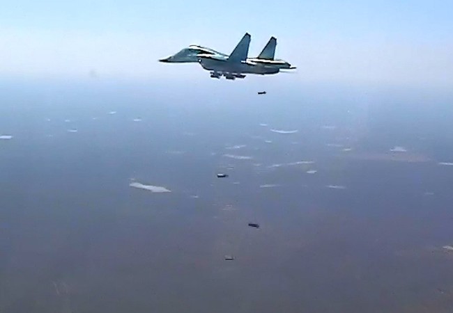 Không quân Nga tiêu diệt 150 chiến binh IS ở Deir Ezzor (Video) Máy bay ném bom Su-34 không kích trên không phận Deir Ezzor