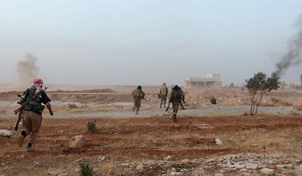 Quân đội Syria lại bất ngờ thất bại, mất làng Al-Buwaydah trên miền bắc Hama Nhóm chiến binh Jund Al-Aqsa (Al-Qaeda Syria) tấn công trên miền Bắc Hama