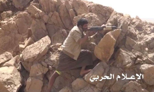 Video: Chiến binh Houthi tung hoành trên chiến trường tỉnh Najran của Ả rập Xê út. Chiên binh Houthi trên vùng núi rừng tỉnh Najran Ả rập Xê út