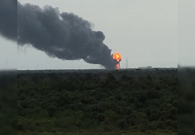 Video: Tên lửa đẩy của SpaceX nổ tung, phá hủy 1 vệ tinh của Facebook Vụ nổ tên lửa SpaceX trên Mũi Canaveral