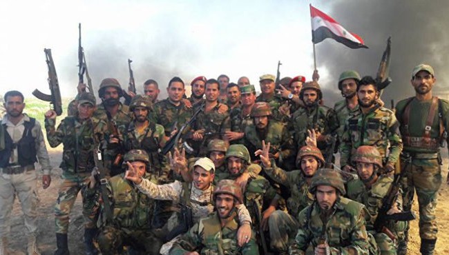 Lực lượng Binh sĩ quân đội Syria mừng chiến thắng quận Al-Ramouseh