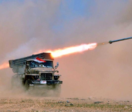 Quân Syria phản kích trên vùng nông thôn miền Bắc Hama - VIDEO Pháo phản lực Grad quân đội Syria nã đạn vào lực lượng Hồi giáo cực đoan