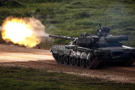 Tăng T-14 Armata phô diễn hoành tráng trong video kỷ niệm ngày Tăng Thiết giáp Nga - VIDEO Xe tăng Armata khai hỏa
