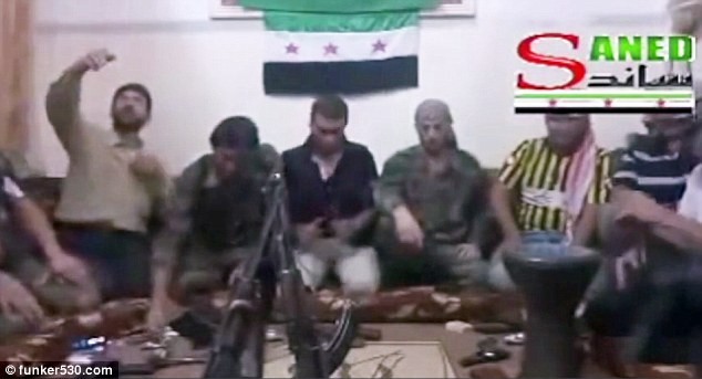 Phiến quân Syria tự giết mình và đồng đội bằng selfie - VIDEO Chiến binh FSA tự giết chính mình bằng selfie.