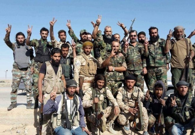 Video: Quân đội Syria phản kích IS sau vụ Mỹ Binh sĩ quân đội Syria trên chiến trường Deir ez Zor