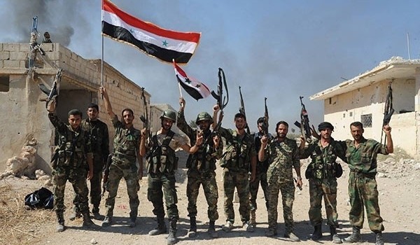 Quân đội Syria chiếm hàng chục ngôi làng, tấn công cứ điểm phiến quân then chốt Binh sĩ quân đội Syria giải phóng một ngôi làng ở Hama