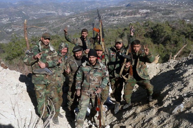 Quân đội Syria bẻ gãy cuộc tấn công của Hồi giáo cực đoan ở Latakia Binh sĩ quân đội Syria trên dãy núi Kurdish