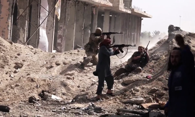 Video: IS lại bất ngờ tấn công quân đội Syria ở Deir ez Zor Lực lượng IS tấn công ở Deir ez Zor