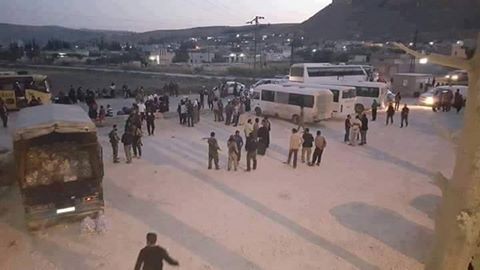 Chiến sự Syria: Hơn 100 phiến quân đầu hàng, giao nộp hai quận ngoại ô Damascus Chiến binh Hồi giáo cực đoan bắt đầu di tản khỏi vùng ngoại ô Damascus