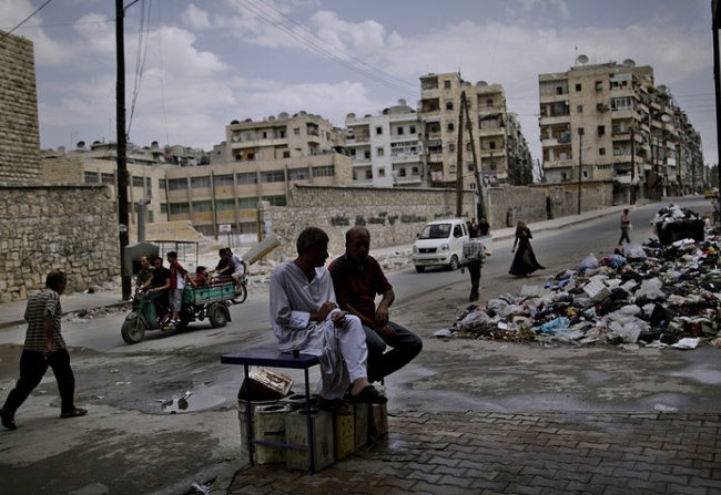 Chiến sự Aleppo: Nga dừng không kích thêm 1 ngày, hàng ngàn phiến quân sắp phản công Quang cảnh khu vực phía đông thành phố Aleppo khi quân đội Syria tạm ngừng bắn