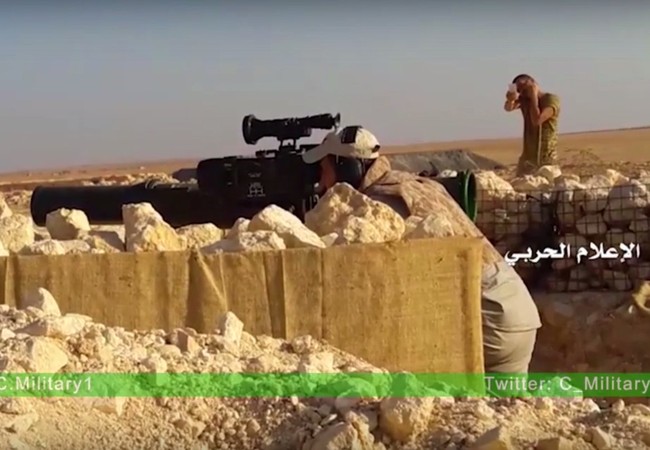 Video chiến sự Aleppo: Quân đội Syria diệt hàng chục chiến binh thánh chiến Binh sĩ quân đội Syria sử dụng tên lửa chống tăng Toophan-1 của Iran, tương tự như TOW tấn công lực lượng Hồi giáo cực đoan