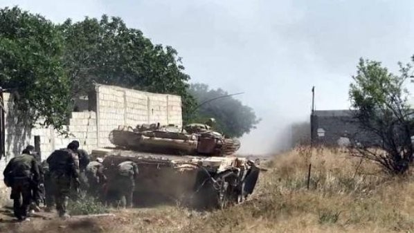 Quân đội Syria phản kích sau khi bẻ gãy cuộc tấn công của phiến quân Xe tăng quân đội Syria tấn công trên vùng Đông Ghouta