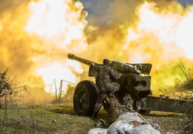 Quân đội Syria tạm thời ngăn chặn được ưu thế tấn công của lực lượng Hồi giáo cực đoan Pháo binh quân đội Syria trên chiến trường