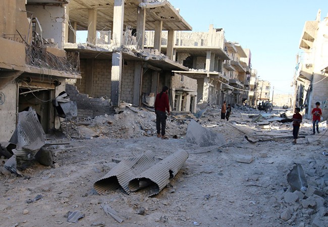 Chùm video chiến sự: Lính Syria phục kích diệt thủ lĩnh phiến quân Một khu phố ở Aleppo, tan hoang sau những trận pháo kích bằng "pháo địa ngục" của lực lượng Hồi giáo cực đoan