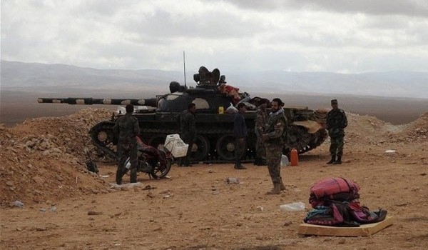 Quân đội Syria chiếm nhiều khu vực, phe thánh chiến điều 2.000 quân tới Aleppo Xe tăng quân đội Syria trên chiến tuyến phòng ngự ngoại vi thành phố Aleppo