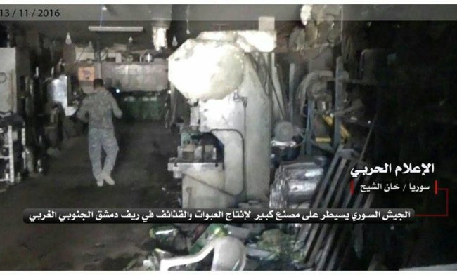 Quân đội Syria đánh chiếm nhà máy vũ khí lớn của phiến quân (video) Trong nhà máy sản xuất vũ khí ở Tây Ghouta