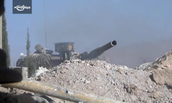 Video chiến sự Syria: Nhóm phiến quân thánh chiến đối mặt hung thần T-72 Xe tăng quân đội Syria đối mặt với lực lượng Hồi giáo cực đoan trên khoảng cách gần