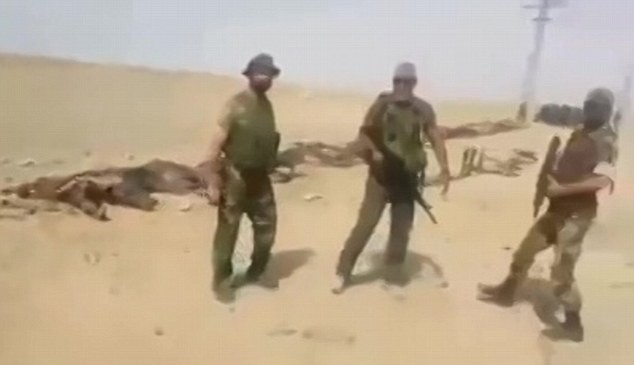 Video: Hàng trăm chiến binh IS chết la liệt sau trận đánh Thiếu tướng Issam Zahreddine kiểm tra kết quả trận chiến trên chiến trường Deir ez Zor