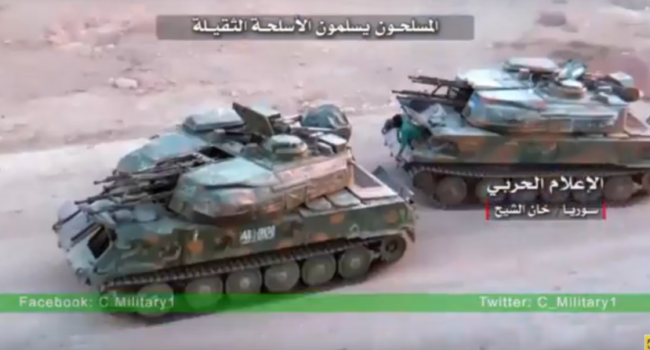 Video: Hàng ngàn phiến quân và gia đình rút khỏi ngoại ô Damascus Hai chiếc xe Shika, lực lượng Hồi giáo cực đoan giao trả cho quân đội Syria