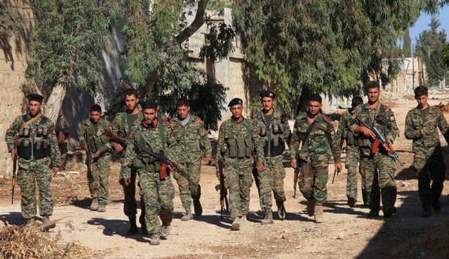 Chiến sự Aleppo: Phiến quân đầu hàng, quân đội Syria giải phóng hoàn toàn 2 quận Binh sĩ quân đội Syria tiến vào khu phố đã giải phong ở Aleppo